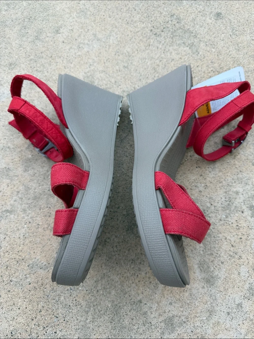 CROCS Women's Leigh Wedge Red/Coral Strappy Sandal Size 10 NWT